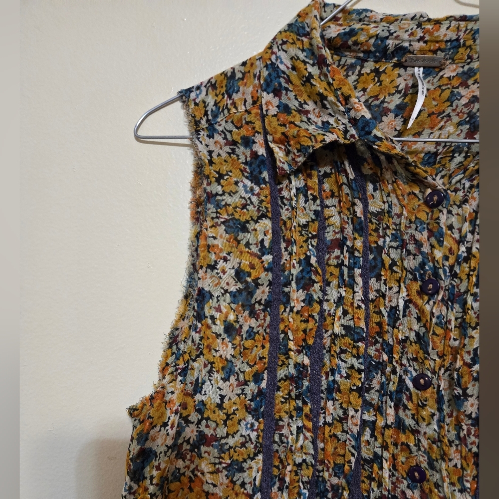 Free People After Dark "Garden" floral tunic top w/ buttons in great condition - Picture 7 of 11